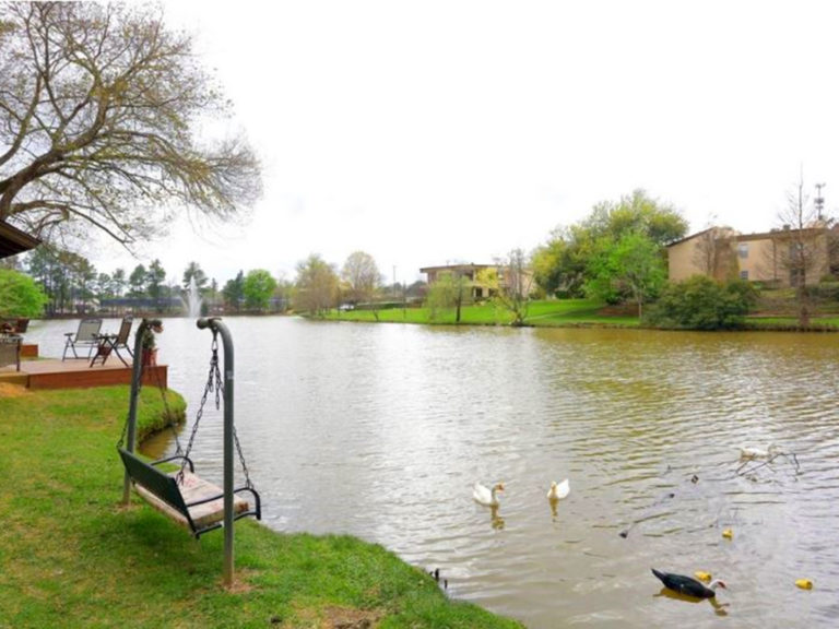 Willow Lake Apartment complex in Longview, Texas