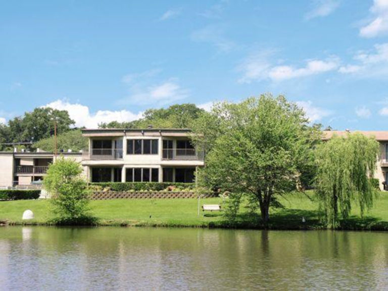 Willow Lake Apartment complex in Longview, Texas